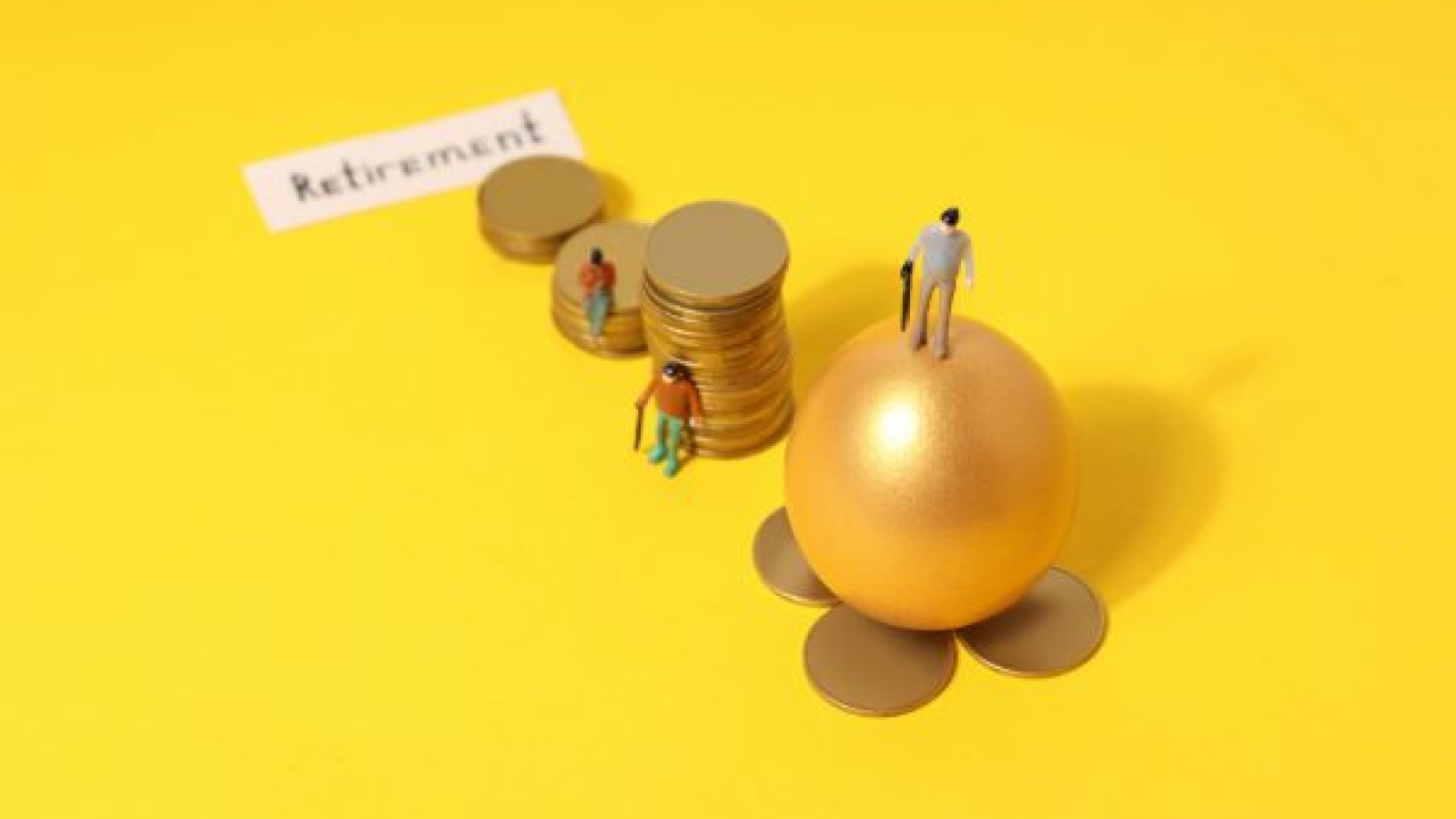 concept-wealth-retirement-golden-eggs (1)